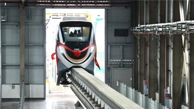 China’s First Monorail Vehicle Rolls Off Production Line in Chongqing